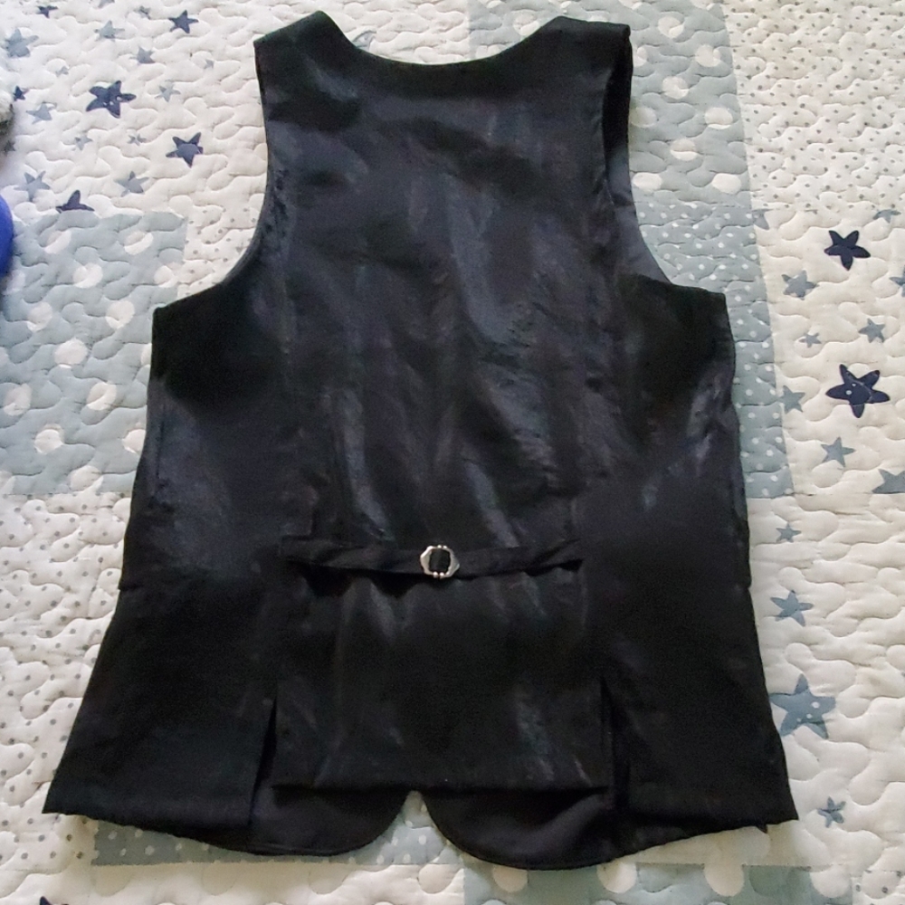 Beautiful Black Vest - Picture 5 of 8